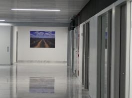 Uno de los pasillos de la planta 0 de la ampliación del Hospital de Guadalajara. (Foto: La Crónic@)
