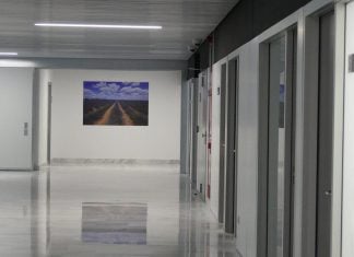 Uno de los pasillos de la planta 0 de la ampliación del Hospital de Guadalajara. (Foto: La Crónic@)