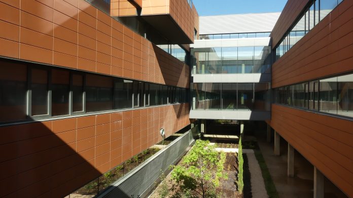 La UCI pasa a la parte más nueva del Hospital de Guadalajara. (Foto: La Crónic@)