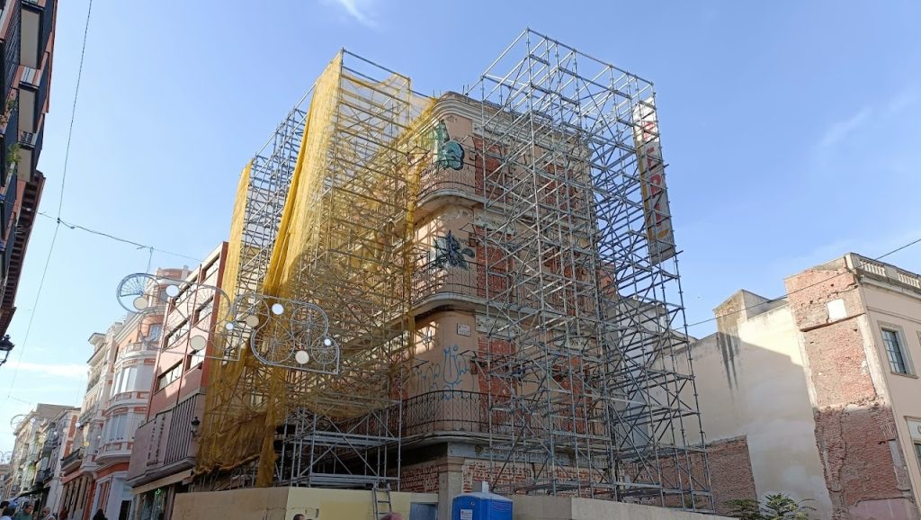 El andamio del "Maragato" en todo su esplendor, en 2022. (Foto: La Crónic@)