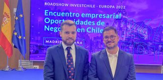 Guadalajara cree posible recibir inversiones de Chile José María Olivares, técnico de Impulsa Guadalajara, con el embajador de Chile en España.