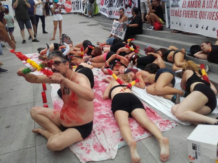 Manifestación antitaurina en Málaga en 2017. (Foto: Andalucía Información - Jotadé)