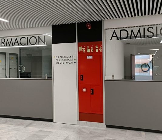 Ventanillas de la admisión en la nueva zona de Urgencias. (Foto: La Crónic@)