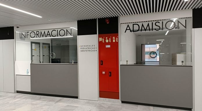 Ventanillas de la admisión en la nueva zona de Urgencias. (Foto: La Crónic@)
