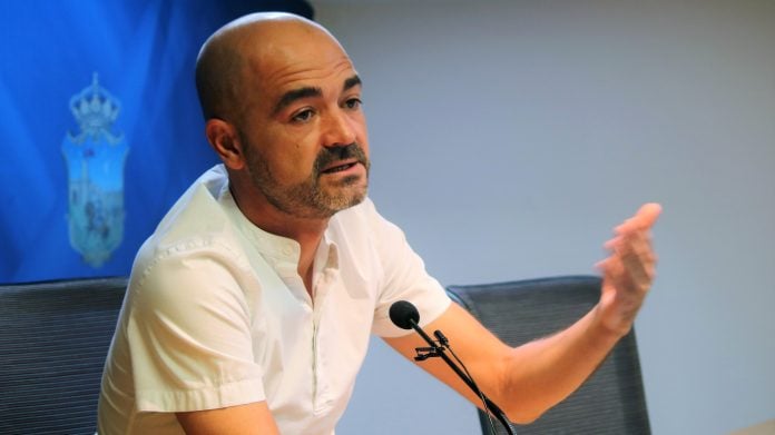 Israel Marco en la sala de prensa del Ayuntamiento de Guadalajara.