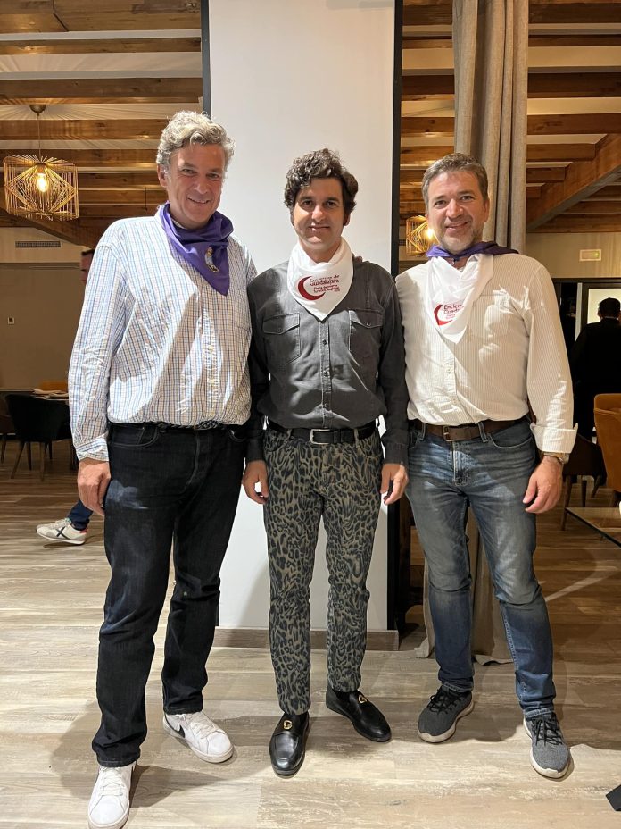 morante-parlorio-perez-borda Morante de la Puebla entre Fernando Parlorio y Rafael Pérez Borda en la Semana Grande de Guadalajara.