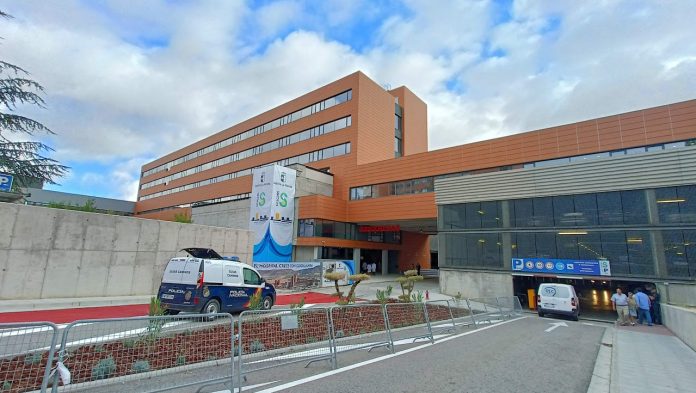 Acceso al parking del Hospital de Guadalajara el día de la inauguración de la ampliación por los Reyes de España, en septiembre de 2022. (Foto: La Crónic@)
