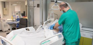 Atendiendo una urgencia en las nuevas instalaciones del Hospital de Guadalajara.