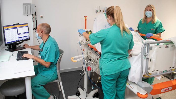 Atención en las nuevas Urgencias del Hospital de Guadalajara. (Foto: SESCAM)