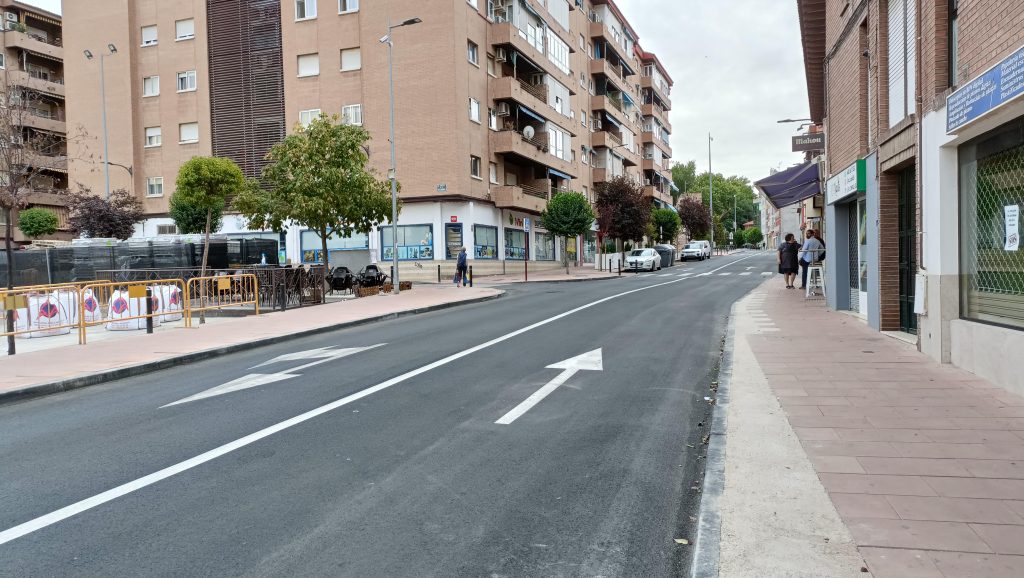 La calle Ramón y Cajal, que termina a la altura del palacio de la Cotilla, es de doble dirección entre Bejanque y Pedro Pascual. (Foto: La Crónic@)