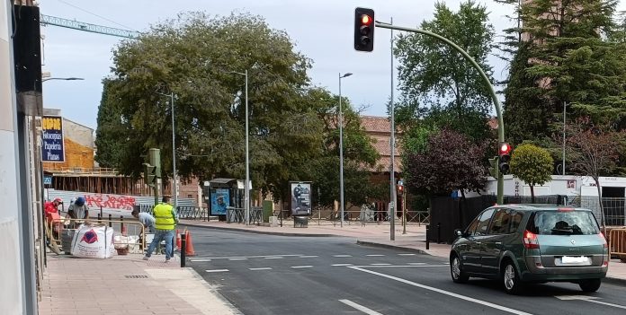 Cuadrilla de trabajadores en la calle Ramón y Cajal el 8 de septiembre de 2022. (Foto: La Crónic@)