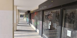 Los vecinos de Guadalajara, cada vez más pobres respecto a las ciudades más ricas de España Soportales sin actividad comercial en la Plaza de Santo Domingo en el verano de 2022. (Foto: La Crónic@)