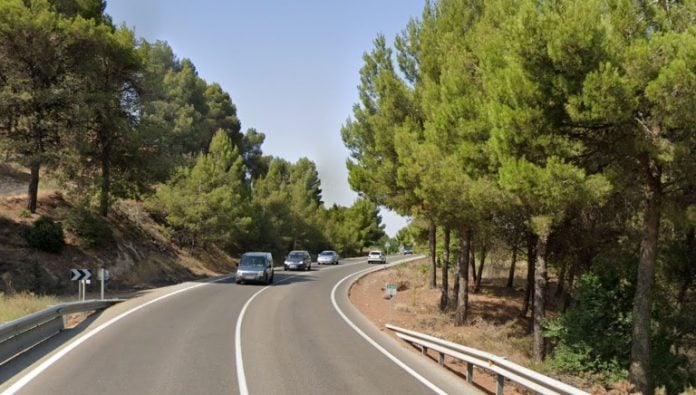 terraplen-chiloeches Curvas, árboles y terraplenes se suceden en este tramo de la carretera de Chiloeches. (Foto: Google Maps)