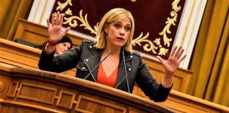 Carmen Picazo en el estrado de las Cortes de Castilla-La Mancha durante el Debate del Estado de la Región el 4 de octubre de 2022.
