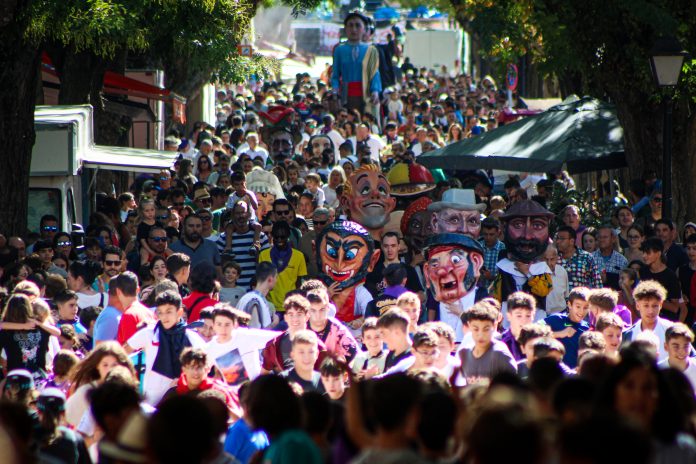 Gigantes y cabezudos, en el calendario turístico de Guadalajara de 2023.