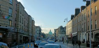 Según los registros consulares, hay castellanomanchegos en 123 países del mundo. En la imagen, una calle de Dublín, la capital de Irlanda. (Foto: La Crónic@)