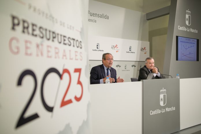 Presentación de los presupuestos de Castilla-La Mancha para 2023, el 13 de octubre de 2022.