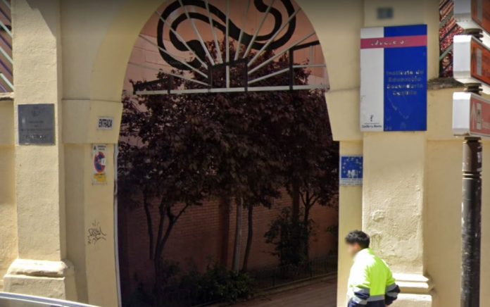 Acceso al Instituto Castilla, en Guadalajara, que reúne el mayor número de premiados del pasado curso.