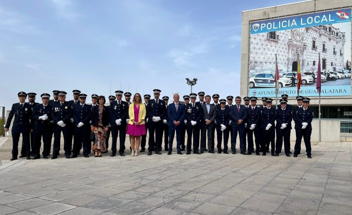 Toma de posesión de los nuevos policías locales en Guadalajara.