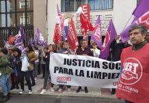 Protesta de limpiadoras de la provincia de Guadalajara frente a la sede de CEOE en la capital alcarreña.