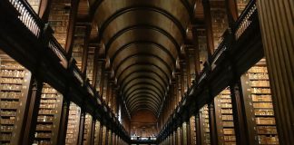Biblioteca del Trinity College, en Dublín (Irlanda). (Foto: La Crónic@)