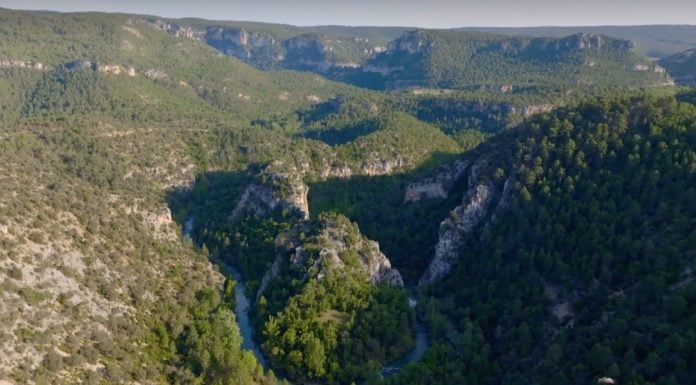 El Alto Tajo no le tiene miedo a la IA El Alto Tajo, desde el helicóptero de Jesús Calleja. (Foto: Cuatro)