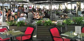  Terraza cubierta en la Plaza de Armas de la capital de Luxemburgo, antes de la pandemia. (Foto: La Crónic@)