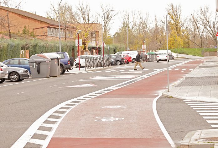 Carril bici en el barrio de Manantiales.