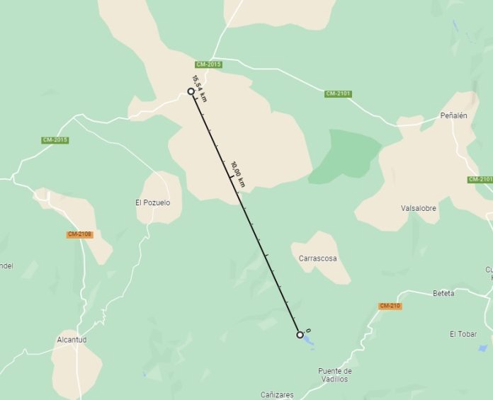 Este croquis refleja con precisión los 15 kilómetros en línea recta que separan Villanueva de Alcorón y el lugar donde han sido encontrados este jueves los restos humanos. (Mapa: La Crónic@ / Google Maps)