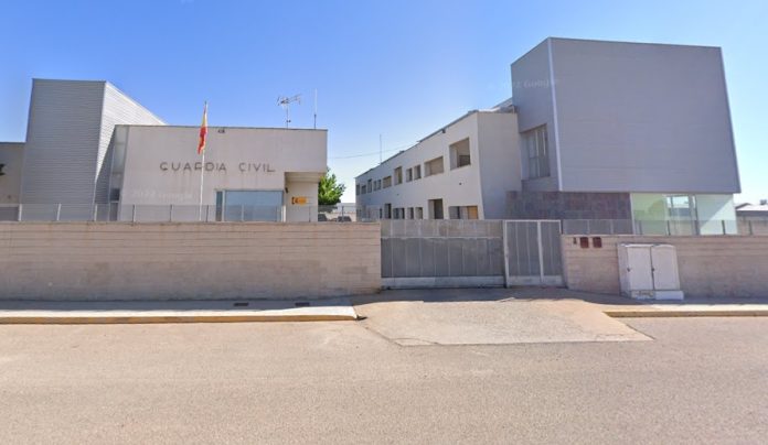Exterior del cuartel de la Guardia Civil de Quintanar del Rey. (Foto: Google Maps)