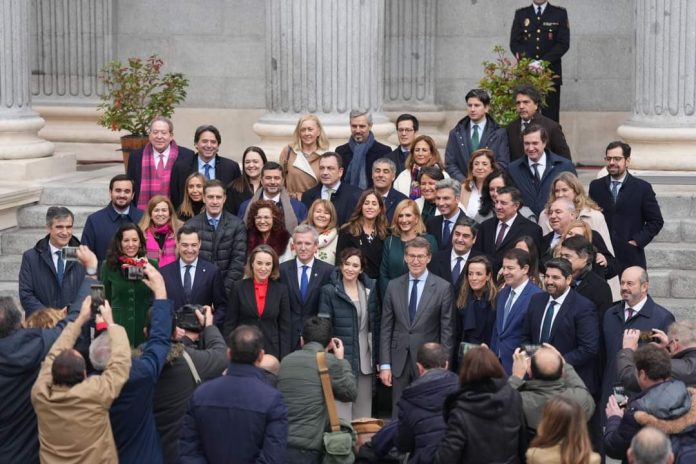 Cargos del PP ante el Congreso de los Diputados el 6 de diciembre de 2022.