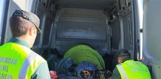 Traficante de droga y sin tiempo para sacarse el carnet de conducir Interior de la furgoneta con parte de la marihuana intervenida el 26 de diciembre de 2022 en la A-2.