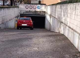 Acceso al parking de la calle del Ferial en diciembre de 2022. (Foto: La Crónic@)