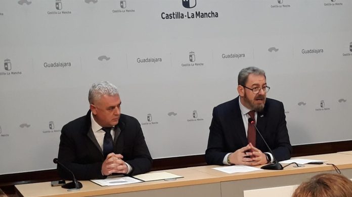 Vega y Robles, durante la presentación del Plan de Empleo para 2023. (Foto: EP)