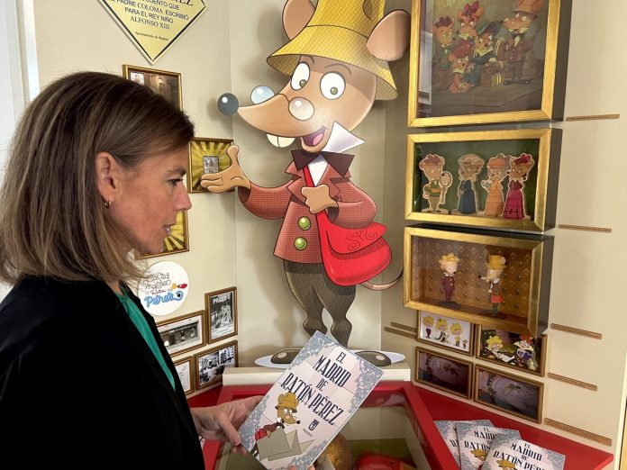 El ratoncito Pérez, guía turístico en Madrid.