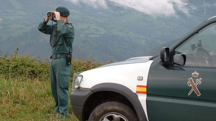 Agente del Seprona de la Guardia Civil en una imagen de archivo.