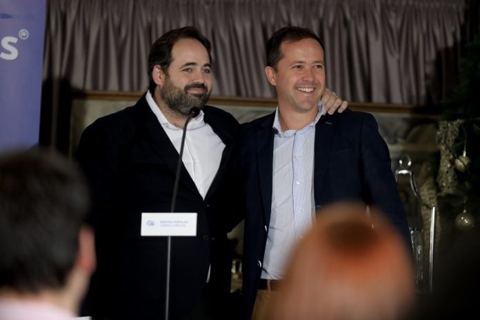 El presidente del PP en Castilla-La Mancha, Paco Núñez, y el presidente del PP en Toledo, Carlos Velázquez