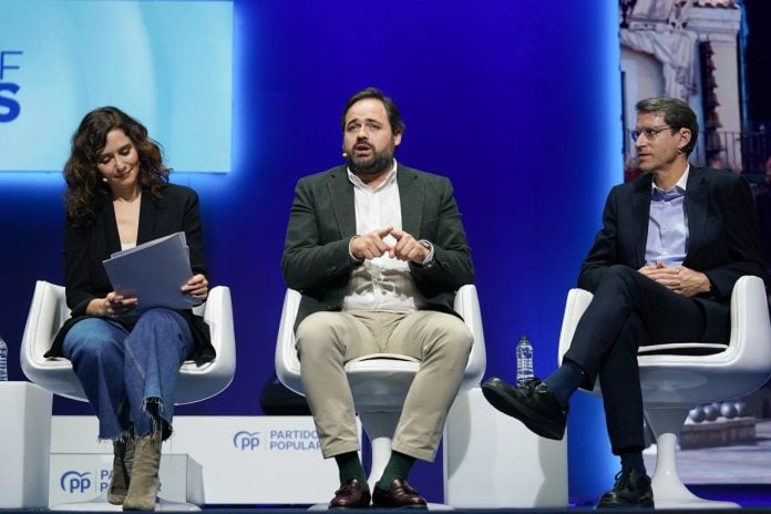 Díaz Ayuso, Núñez y Feijóo en Zaragoza el 14 de enero de 2023.