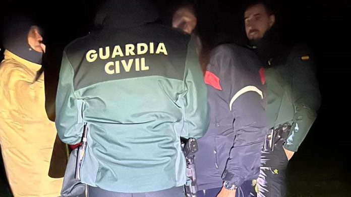final-rescatados Después de largas horas y muchos esfuerzos, el final fue feliz para los dos senderistas rescatados. (Foto Guardioa Civil)