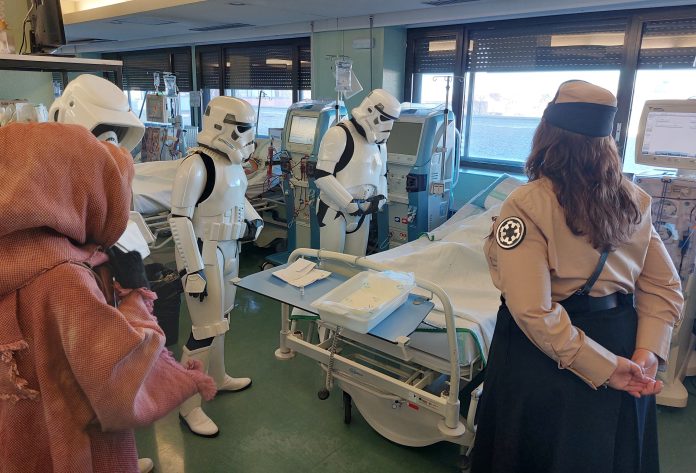 Inesperada visita para los pacientes de diálisis del Hospital de Guadalajara.