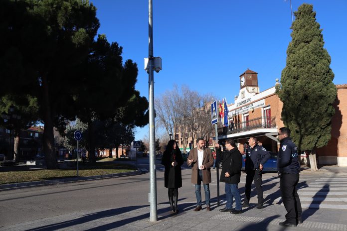 Una de las cámaras de videovigilancia en Azuqueca de Henares, junto al Ayuntamiento.