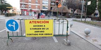 Corte de tráfico (con errata bárbara) en pleno centro de Guadalajara El corte en Santo Domingo se ha aplicado desde primera hora del lunes. (Foto: La Crónic@)