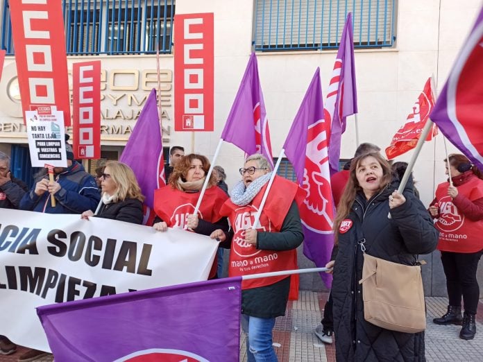 Protesta dentro de la huelga de las trabajadoras de limpieza, el 24 de febrero de 2023 en Guadalajara.