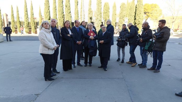 El ministro de Cultura, Miquel Iceta, ha reconocido que hasta hoy no conocía el Palacio del Infantado, que ha admirado detenidamente nada más llegar desde Madrid. (Foto: La Crónic@)
