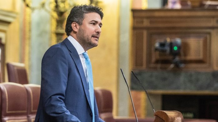 López Maraver, en la tribuna del Congreso de los Diputados.