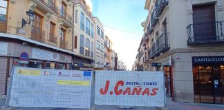 La valla de las obras de Miguel Fluiters se desplazará desde aquí hasta la Plaza Mayor. (Foto: La Crónic@)