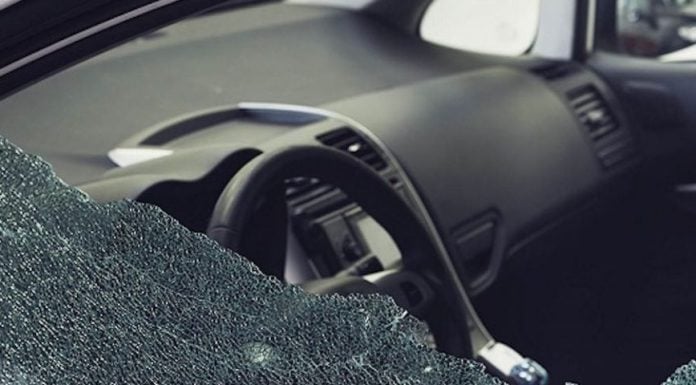Robaban en coches de Guadalajara Supuestamente, las detenidas accedían al interior de los coches a las bravas, rompiendo las ventanillas. (Foto: Carglass)
