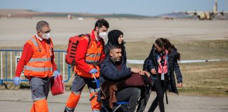 Refugiados sirios a su llegada a Torrejón de Ardoz, el 4 de marzo de 2023. (Foto: EP)