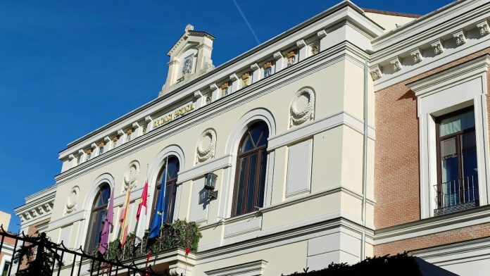 Fachada de la Diputación de Guadalajara. (Foto: La Crónic@)