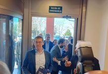 El PP presenta a Núñez Feijóo como una "salida de emergencia" para España. Así entró este domingo en Guadalajara, para el acto de partido que presidía. (Foto: La Crónic@)